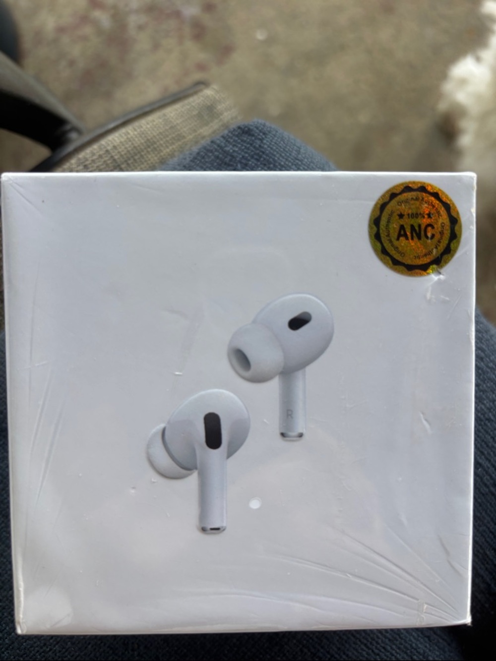 NWT -Brand -New -Sealed Air Pod Pro
Earbuds White